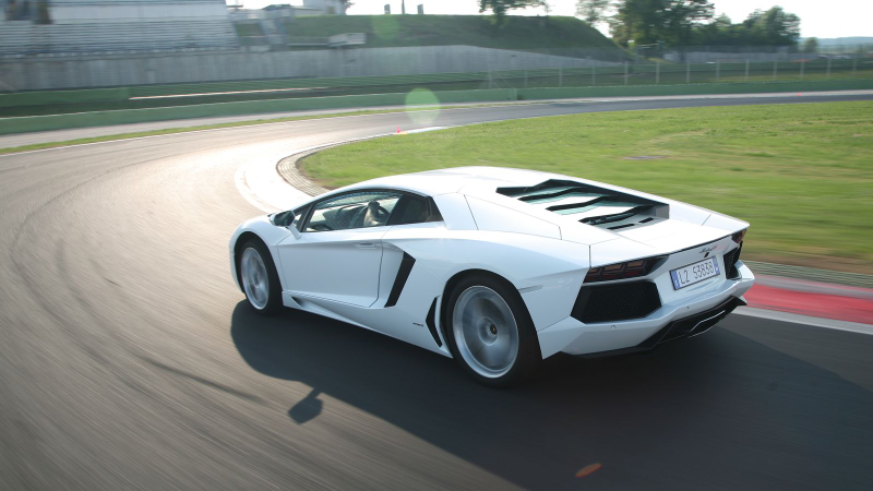 Illustration for article titled Lamborghini Aventador LP-700 at Vallelunga